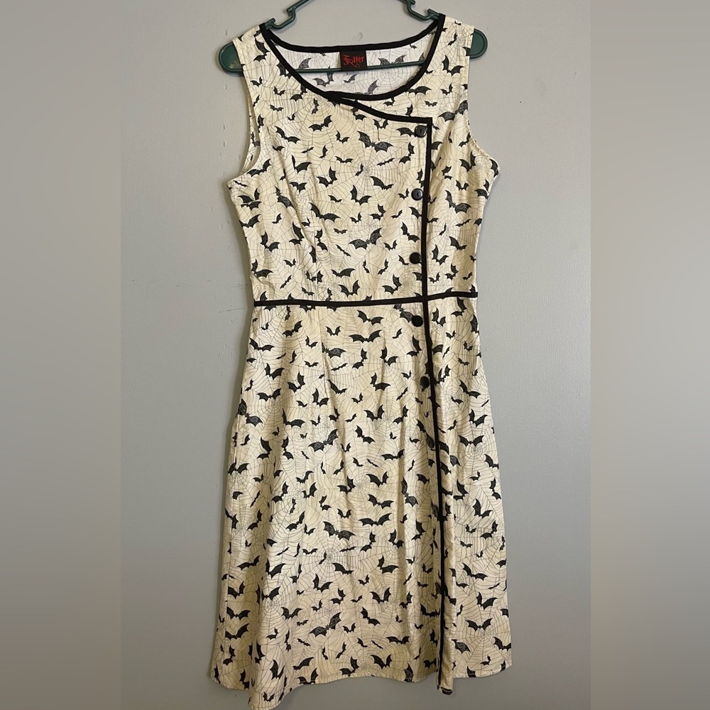 New without tags Halloween bats Folter Dress. Size large but runs smaller.